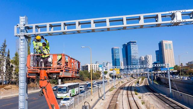 עבודות התשתית בקו הרכבת בין תל אביב לחיפה אשר גורמות לעומסים בתחנת סבידור מרכז בעקבות ביטול הקו (צילום: רכבת ישראל)