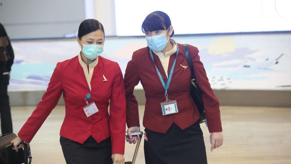 Стюардессы таиландской авиакомпании в аэропорту Бен-Гурион, 17 февраля. Фото: Моти Кимхи