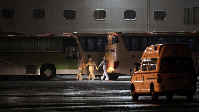 Эвакуация граждан США с лайнера Diamond Princess. Фото: AFP