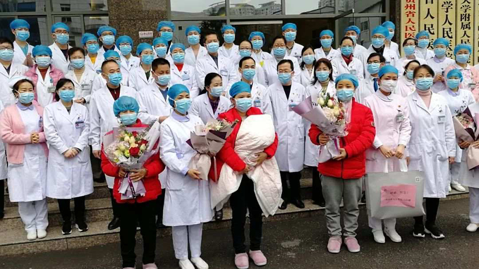 חולים שהחלימו מ נגיף וירוס קורונה משתחררים מבית חולים ב מחוז גוויג'ואו סין ()