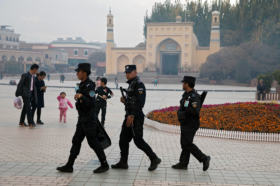 סין מעקב ו מעצר של מוסלמים בחבל שינג'יאנג (צילום: AP)