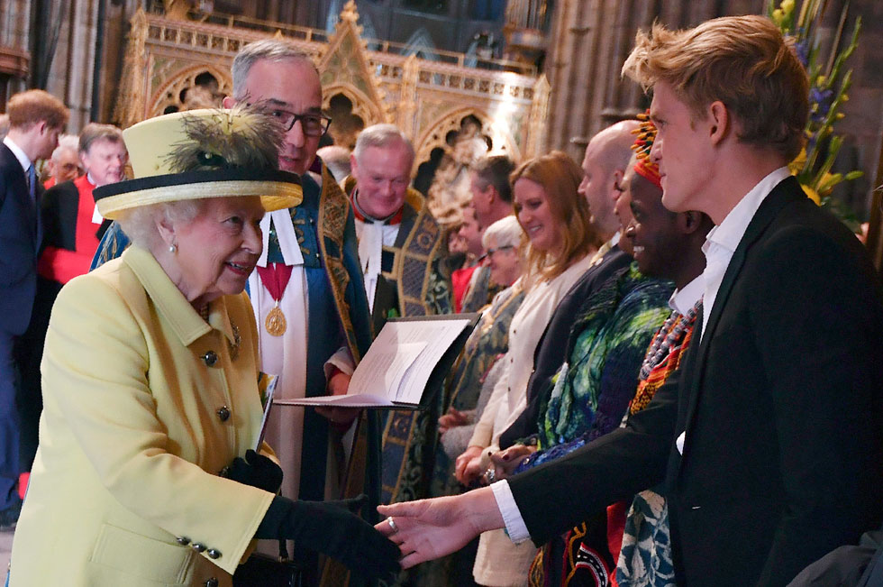 סימפסון עם המלכה אליזבת בלונדון. לא משאיר חותם אמיתי, עם כל הכבוד לכותרות (צילום: AP)