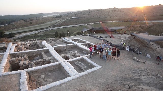חפירות המקדש הכנעני בתל לכיש (צילום: באדיבות המשלחת הרביעית ללכיש)