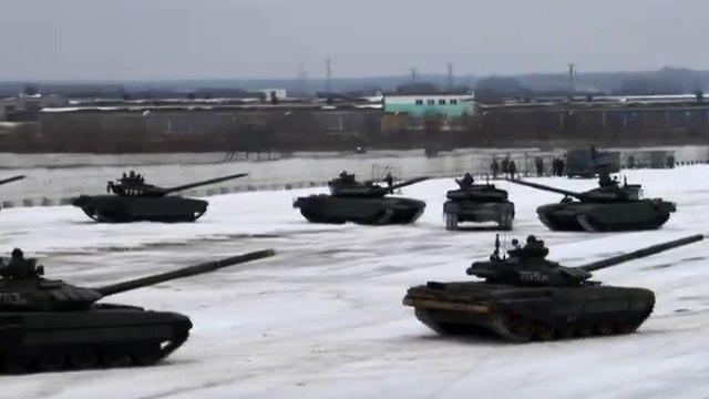רוסיה חייל הצעת נישואים טנקים לב ()