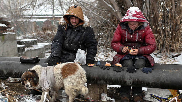 להיות הומלס חסר בית ב סיביר רוסיה סשה ו ליוסיה (צילום: רויטרס)