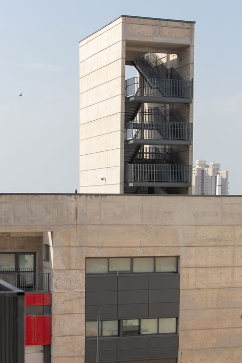 מגדל תחנת הכיבוי הוא דקורטיבי בלבד (צילום: דור נבו)