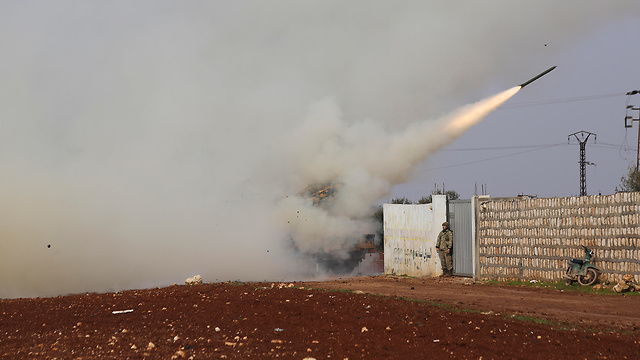 צבא טורקיה תקיפה נגד צבא סוריה אידליב (צילום: EPA)