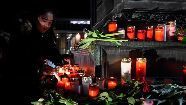 עצרת לזכר קורבנות פיגוע הירי ירי בעיר הנאו גרמניה (צילום: AFP)