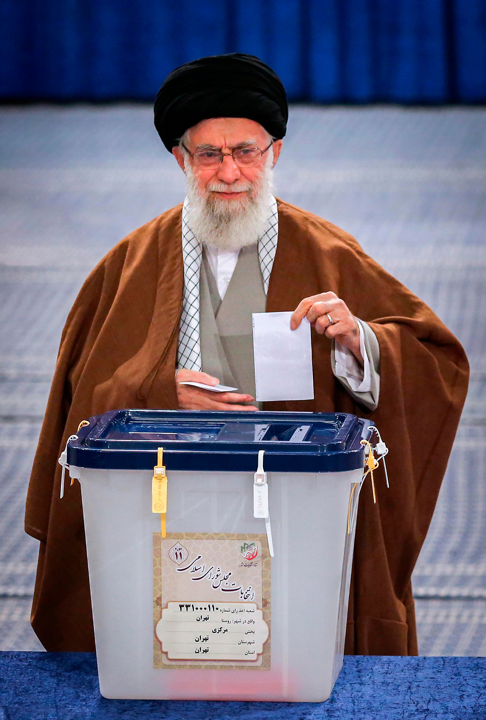 בחירות לפרלמנט ב איראן המנהיג העליון עלי חמינאי (צילום: AP)
