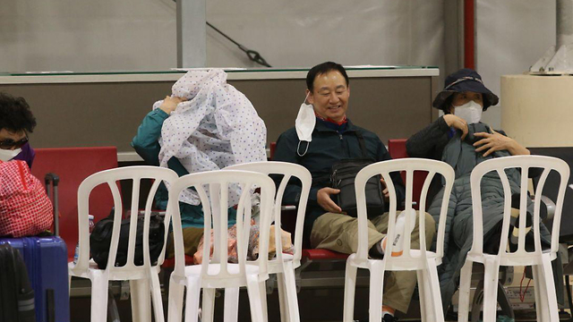Туристы из Южной Кореи в аэропорту Бен-Гурион. Фото: Моти Кимхи