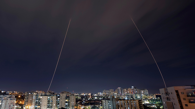 יירוט הטילים מעל אשקלון (צילום: רויטרס)