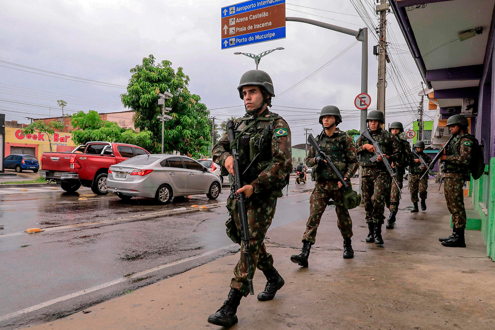 חיילים ב עיר פורטלזה ב סיארה ב ברזיל בעקבות שביתת שוטרים (צילום: AFP)