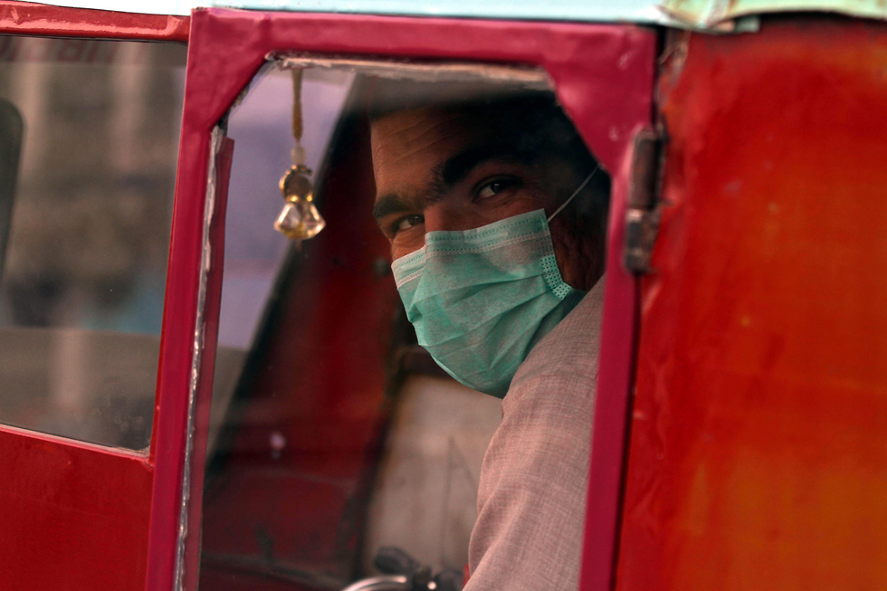 אפגניסטן במחוז הארת חשש מ נגיף וירוס קורונה (צילום: EPA)