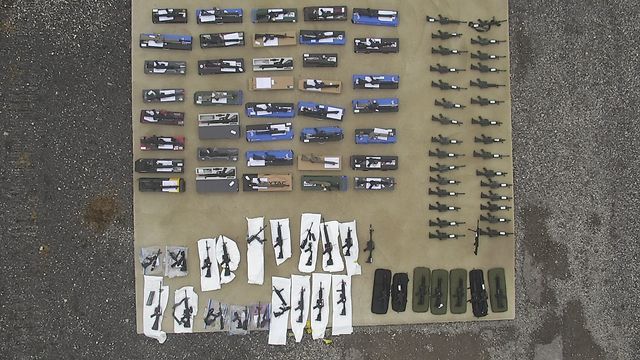 נחשפה רשת פשיעה בינלאומית שפיתחה שיטה להסבת רובה אוויר לנשק חי (צילום: דוברות המשטרה)