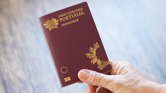 Португальский паспорт. Фото: shutterstock