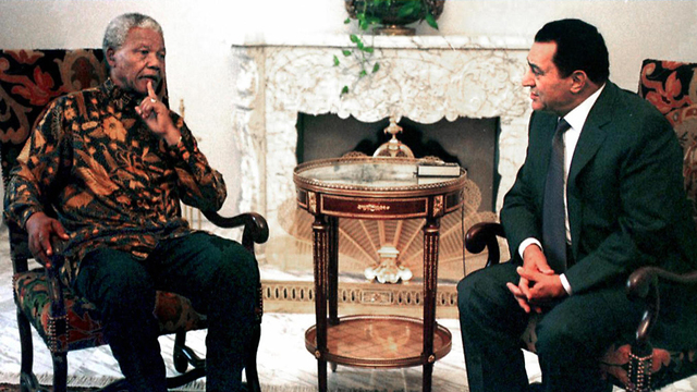 מצרים חוסני מובארק פגישה עם נלסון מנדלה (צילום: AFP)