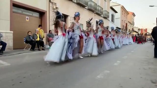 Карнавал в Испании, танцоры с флагами Израиля