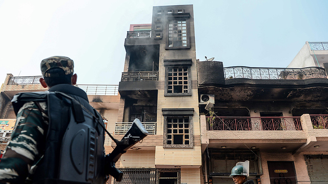 מהומות עימותים בין הינדים ל מוסלמים ניו דלהי הודו (צילום: AFP)