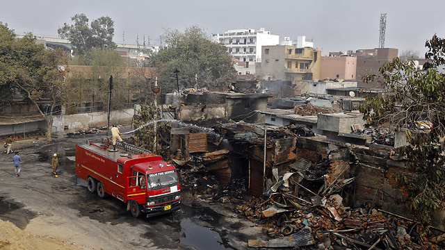 מהומות עימותים בין הינדים ל מוסלמים ניו דלהי הודו (צילום: רויטרס)
