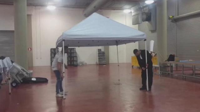 Установка сборных шатров для голосования. Фото: ЦИК