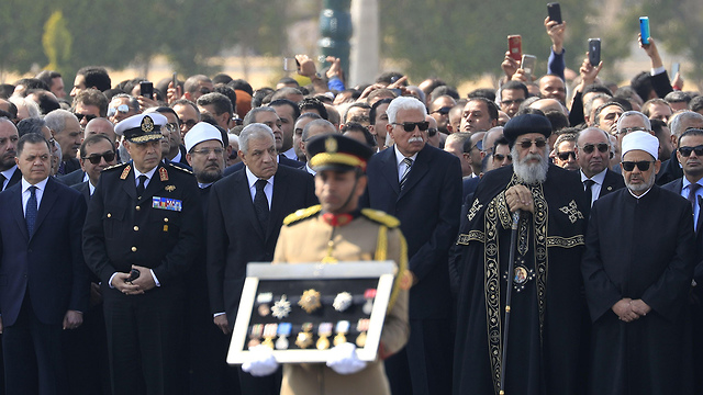 הלוויה לוויה צבאית ל חוסני מובארק ב קהיר מצרים (צילום: AFP)