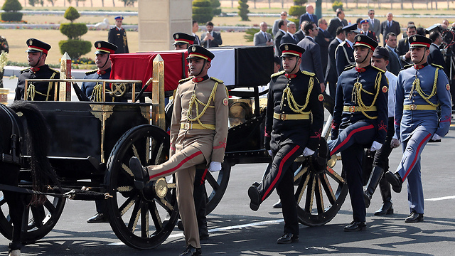 הלוויה לוויה צבאית ל חוסני מובארק ב קהיר מצרים (צילום: EPA)