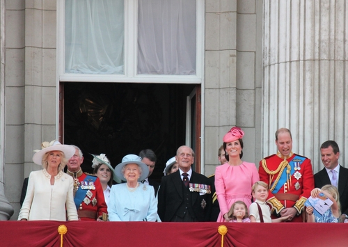 Королевская семья с принцем Джорджем и принцессой Шарлоттой. Фото: Lorna Roberts shutterstock