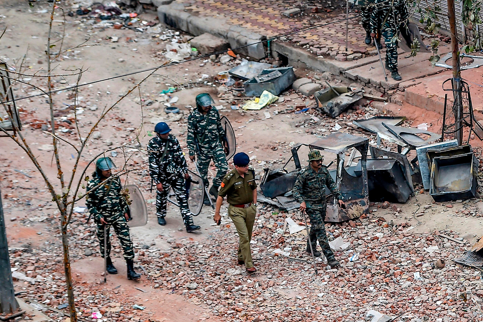 הודו עימותים אלימים בין הינדים ל מוסלמים  ב ניו דלהי (צילום: AFP)