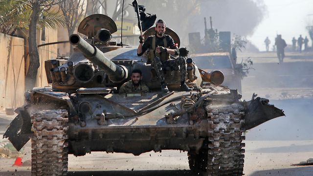 מתקפת טורקיה על עמדות ב סוריה אידליב אחרי (צילום: AFP)