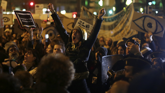 הפגנה נגד רומן פולנסקי  (צילום: AP)