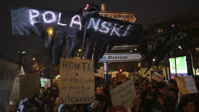 הפגנה נגד רומן פולנסקי  (צילום: AP)