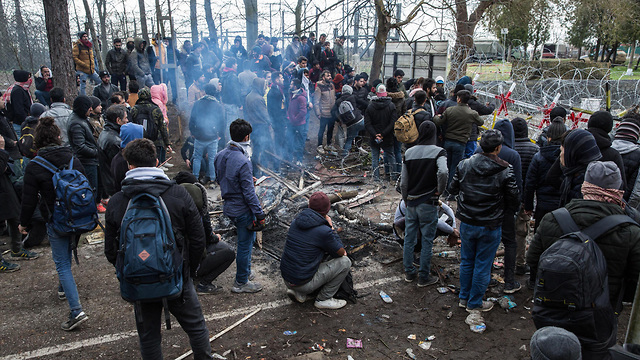 גבול טורקיה יוון מהגרים מנסים להיכנס לאירופה ארדואן פתח את השערים (צילום: MCT)