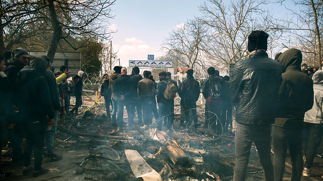 גבול טורקיה יוון מהגרים מנסים להיכנס לאירופה ארדואן פתח את השערים (צילום: MCT)