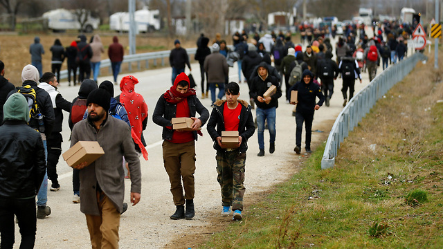 גבול טורקיה יוון מהגרים מנסים להיכנס לאירופה ארדואן פתח את השערים (צילום: רויטרס)