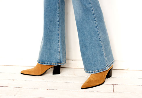 ג'ינס, 170 שקל, ברשקה. מגפיים, 330 שקל, זארה   (צילום: עדו לביא, סטיילינג: תמי ארד-ברקאי)