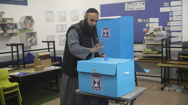 בחירות 2020 מצביעים קלפי טמרה ערבים ערבי (צילום: AP)