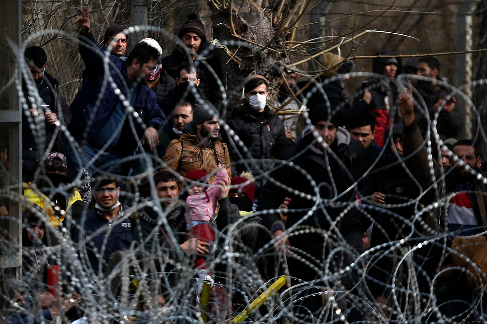 פליטים מהגרים גבול טורקיה יוון (צילום: AP)