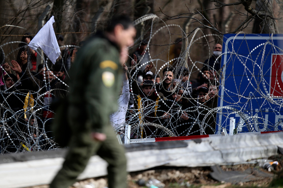 פליטים מהגרים גבול טורקיה יוון (צילום: AP)