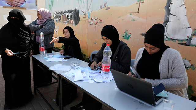 בחירות 2020 מצביעים קלפי שגב שלום בדואים בדואי (צילום: AFP)