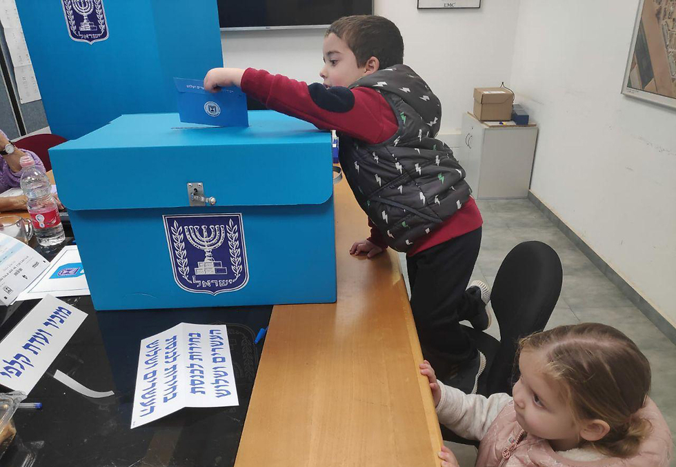 Избирательный участок. Фото: Барэль Эфраим (צילום: בראל אפרים)