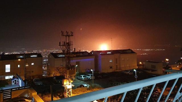 להבה גדולה בבתי הזיקוק בחיפה (צילום: גל שגיא )