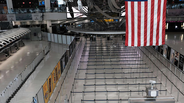 שדה התעופה JFK ריק בגלל הקורונה (צילום: AFP)