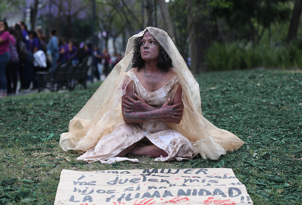 יום האישה ב מקסיקו (צילום: EPA)