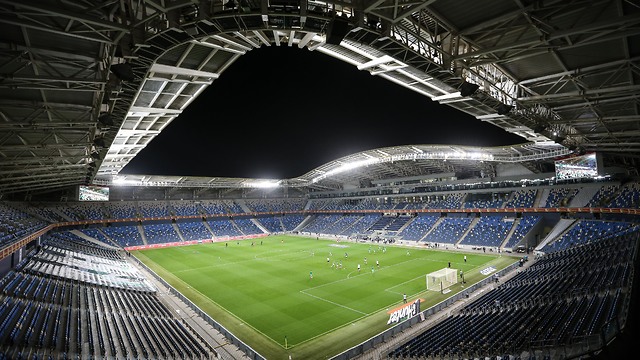 Стадион в Хайфе пуст. Фото: Оз Муалем