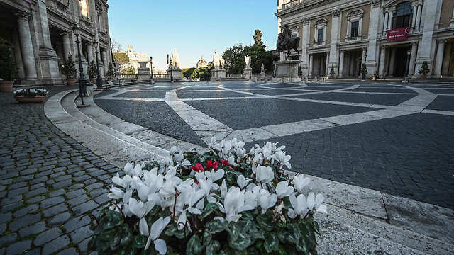 נגיף קורונה סגר על איטליה כיכר קמפידוליו ב רומא (צילום: AFP)