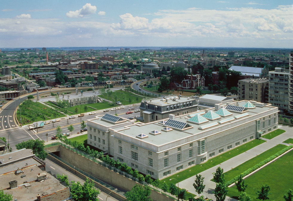 מרכז האדריכלות הקנדי במונטריאול הוא מפעל חיים של פיליס למברט, מי שהובילה את המאבק לשימור העיר ההיסטורית. Canadian Centre for Architecture, Montréal, 1990 