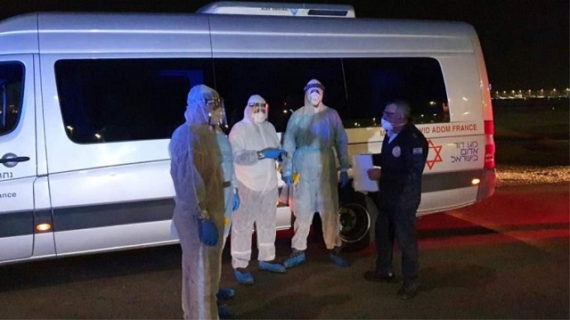Бригада МАДА на выезде к больному коронавирусом. Фото: пресс-служба МАДА