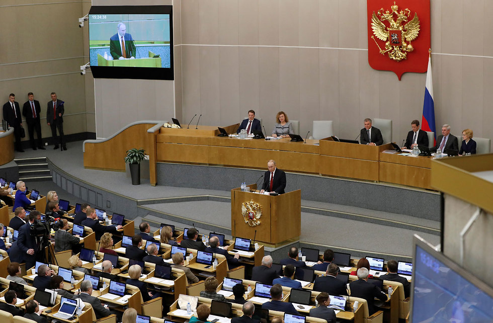 נשיא רוסיה ולדימיר פוטין נואם ב פרלמנט  (צילום: רויטרס)