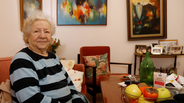 אסתר רוסק ניצולת שואה בת 90 (צילום: שאול גולן )