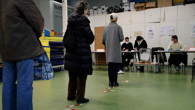 נגיף קורונה צרפת בחירות מקומיות פריז (צילום: AP)